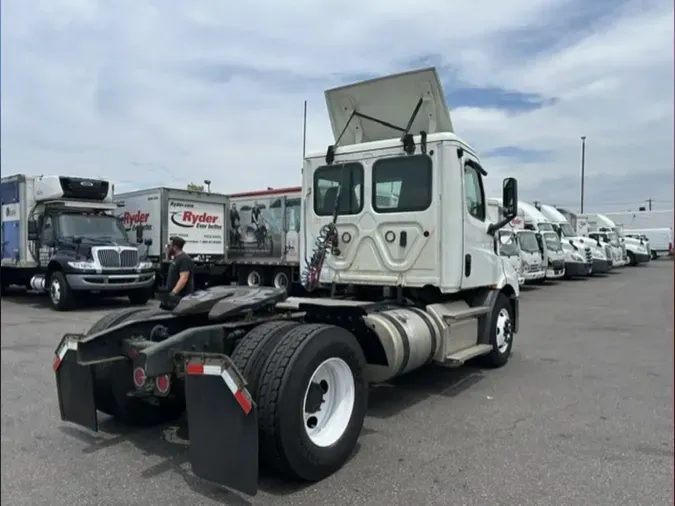 2020 FREIGHTLINER/MERCEDES NEW CASCADIA 11639d27720a5f81ada324ee5b1d6b24ff7