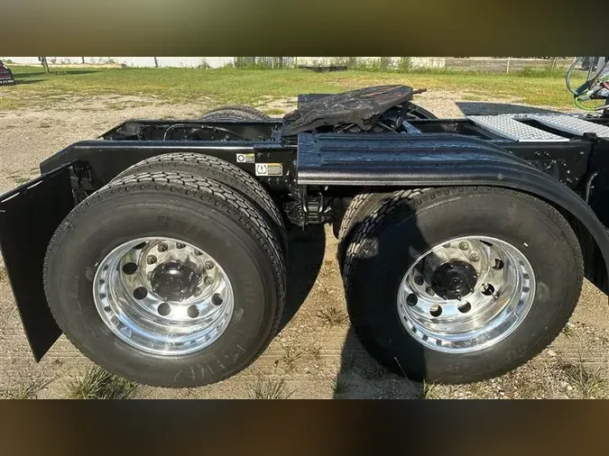 2022 KENWORTH T880