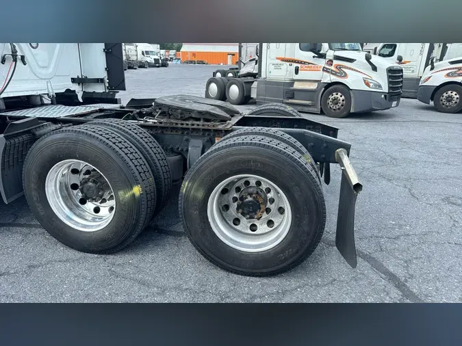 2023 Freightliner Cascadia 126