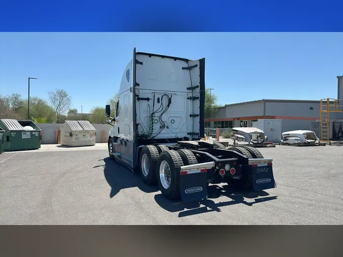 2021 Freightliner Cascadia 126