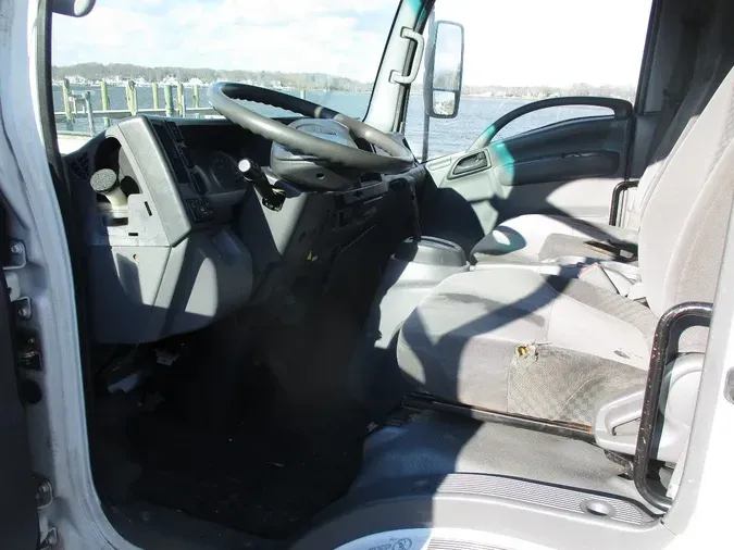 2014 ISUZU NPR-HD