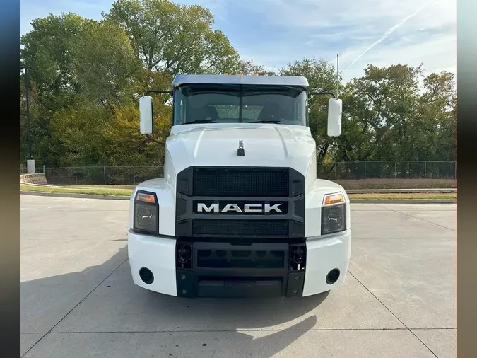 2019 MACK AN64T