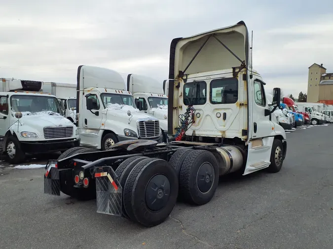 2019 FREIGHTLINER/MERCEDES CASCADIA 125