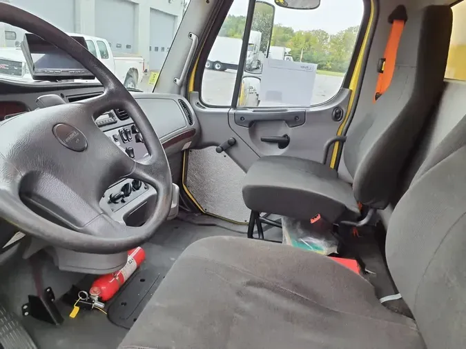 2016 FREIGHTLINER/MERCEDES M2 106