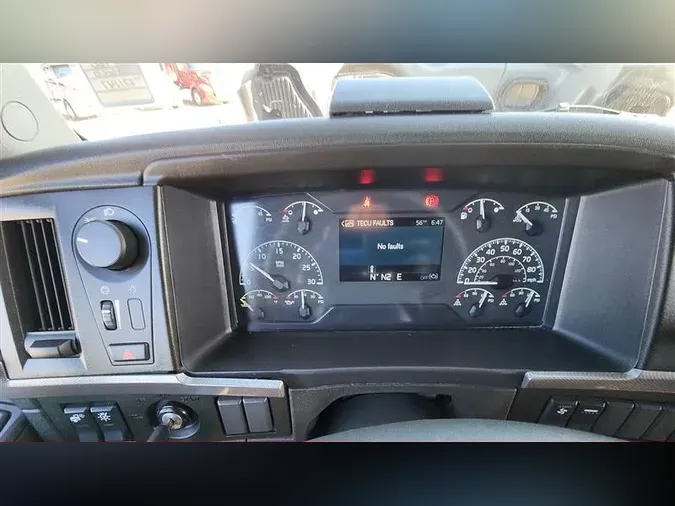 2022 VOLVO VNL760
