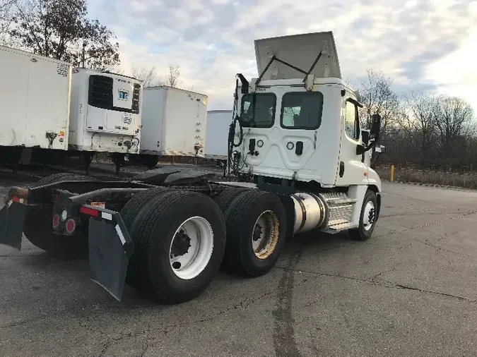 2017 Freightliner X12564ST