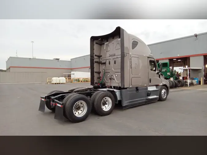 2025 Freightliner Cascadia 12639f7ae5c86a5ec56b10396333979baa2