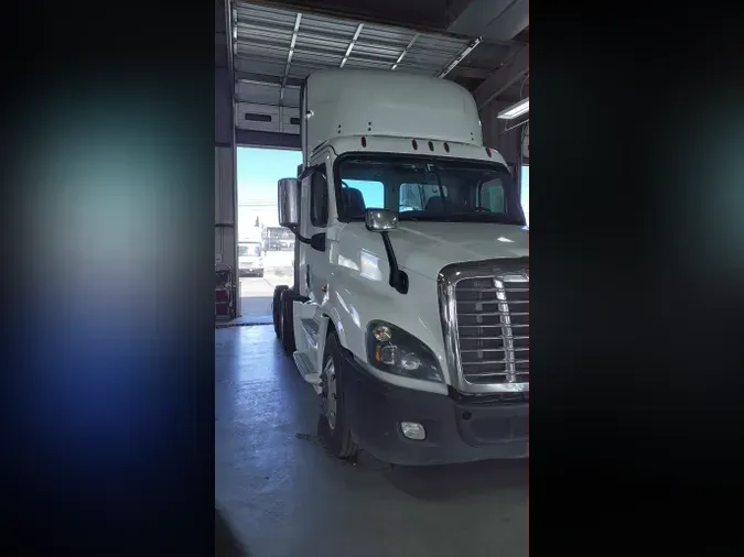 2019 FREIGHTLINER/MERCEDES CASCADIA 125