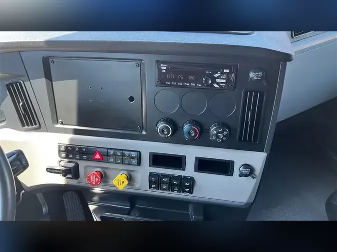 2021 FREIGHTLINER CA126