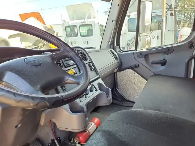 2016 FREIGHTLINER/MERCEDES M2 106