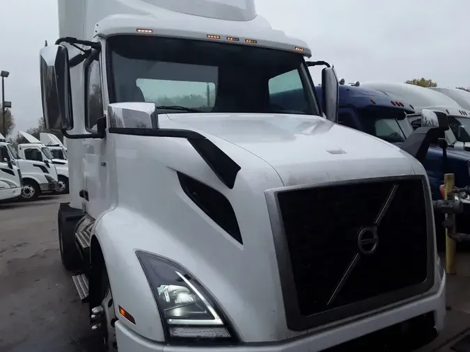 2019 VOLVO VNR42T 300