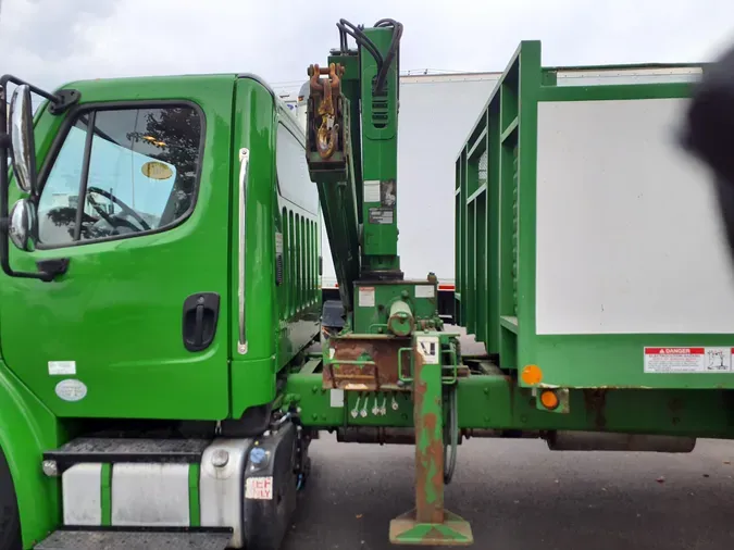 2013 FREIGHTLINER/MERCEDES M2 106