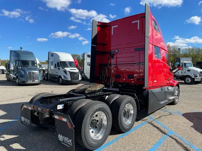 2026 VOLVO VNL64T860