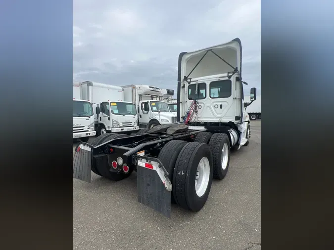 2018 FREIGHTLINER/MERCEDES CASCADIA 125