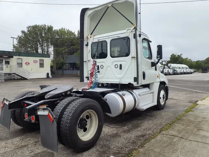 2019 FREIGHTLINER/MERCEDES CASCADIA 125