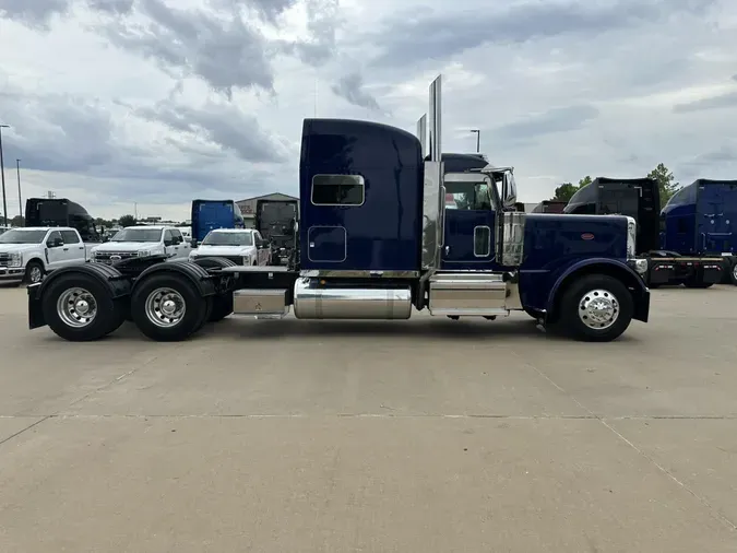 2022 Peterbilt 389