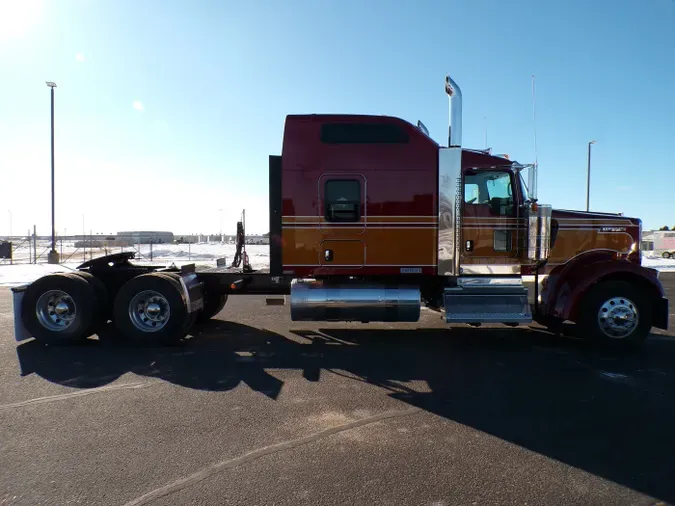2027 Kenworth W900L