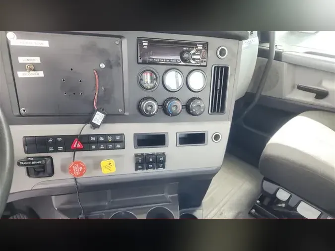 2019 FREIGHTLINER CA126