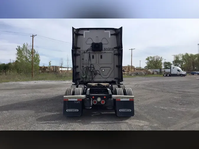 2021 Freightliner Cascadia 126