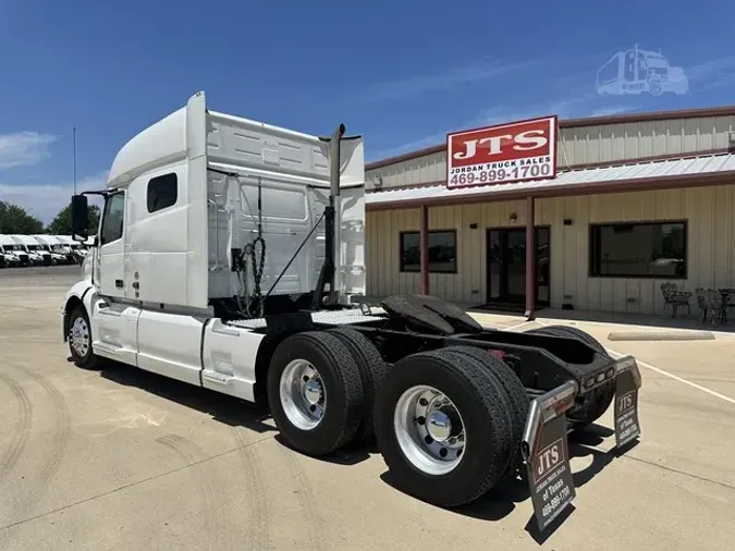 2021 VOLVO VNL64T740