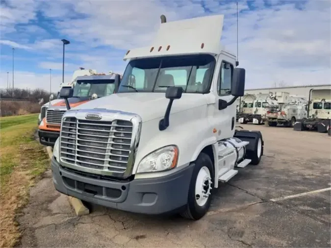 2016 Freightliner CASCADIA 1253a33bf12ce8f8c900a35f8646f2213e4