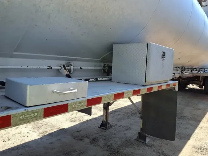 2012 UTILITY TRAILERS TANKER TRAILER