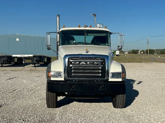 2025 MACK GR64FT