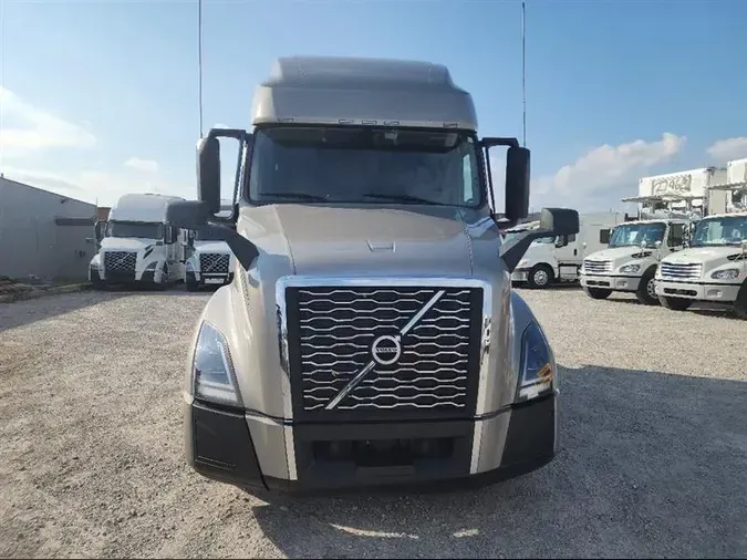 2021 VOLVO VNL760