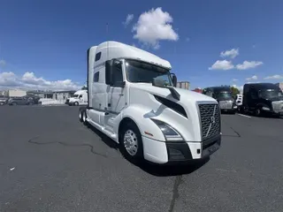 2022 VOLVO VNL760