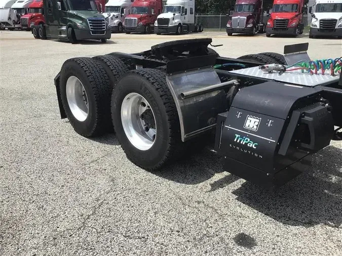 2019 FREIGHTLINER CA126