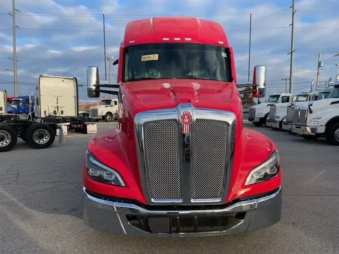 2025 Kenworth T680