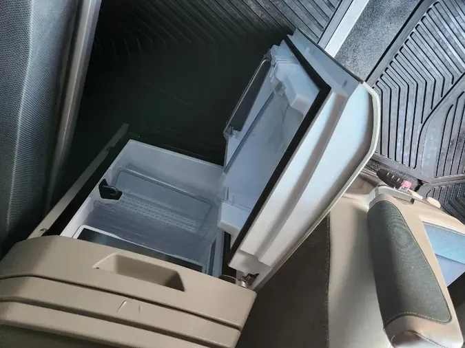 2025 VOLVO VNL64T860