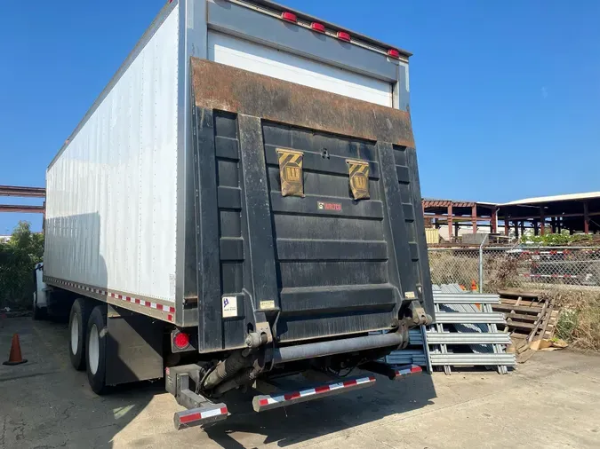 2018 FREIGHTLINER/MERCEDES M2 106