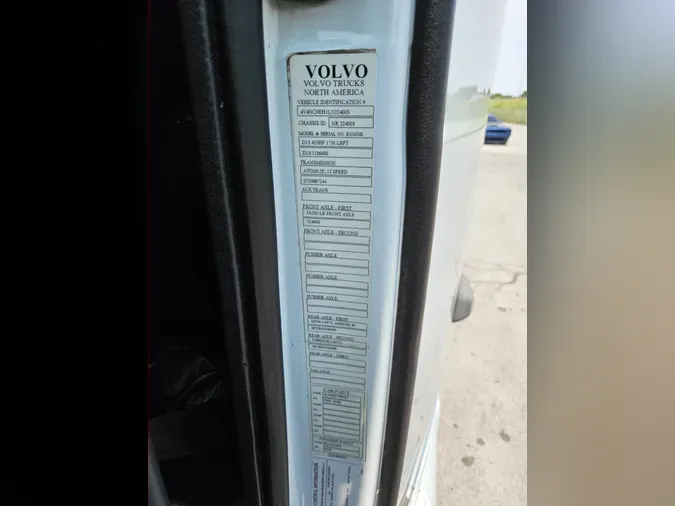 2020 VOLVO VNL64T760