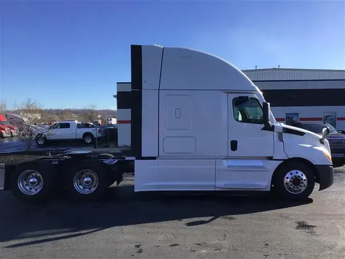 2022 FREIGHTLINER CA126