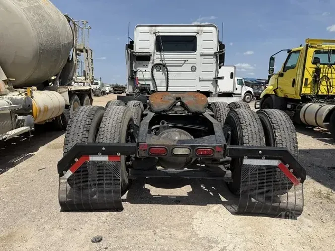 2016 VOLVO VNL64T300