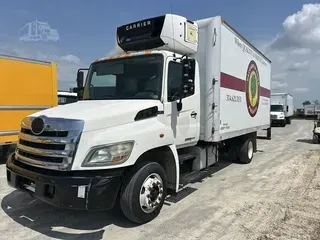 2011 HINO 268