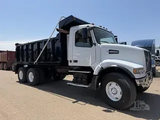 2004 VOLVO VHD64B200