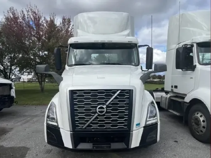 2021 VOLVO VNL300