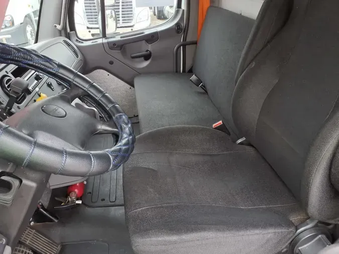 2018 FREIGHTLINER M2 106
