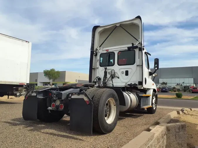 2017 FREIGHTLINER/MERCEDES CASCADIA 113