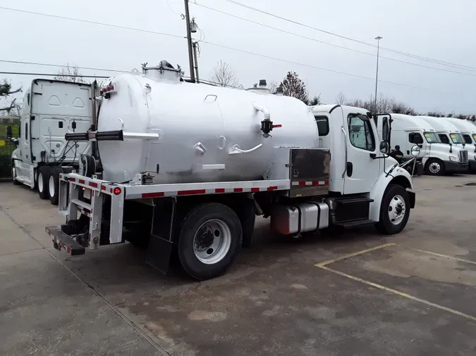 2017 Freightliner M2 106