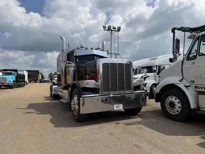 2013 PETERBILT 389
