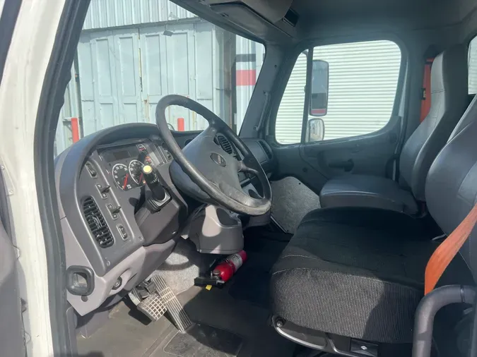 2018 FREIGHTLINER/MERCEDES M2 106