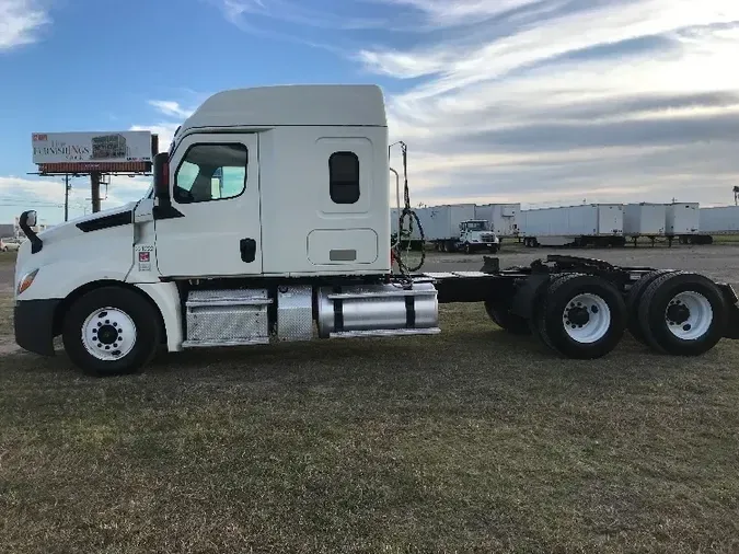 2019 Freightliner T12664ST