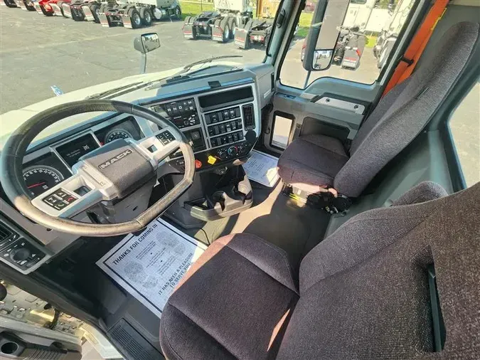 2021 MACK AN64T