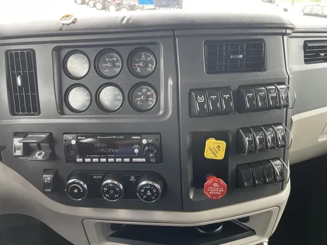 2023 Peterbilt 579