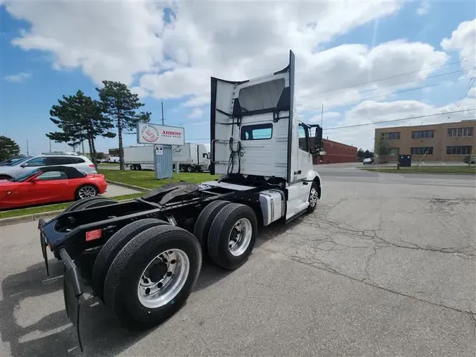 2019 VOLVO VNR300