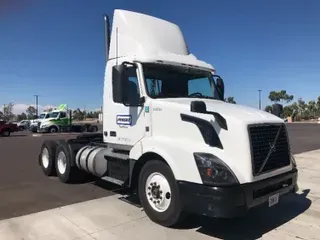 2015 VOLVO VNL64300