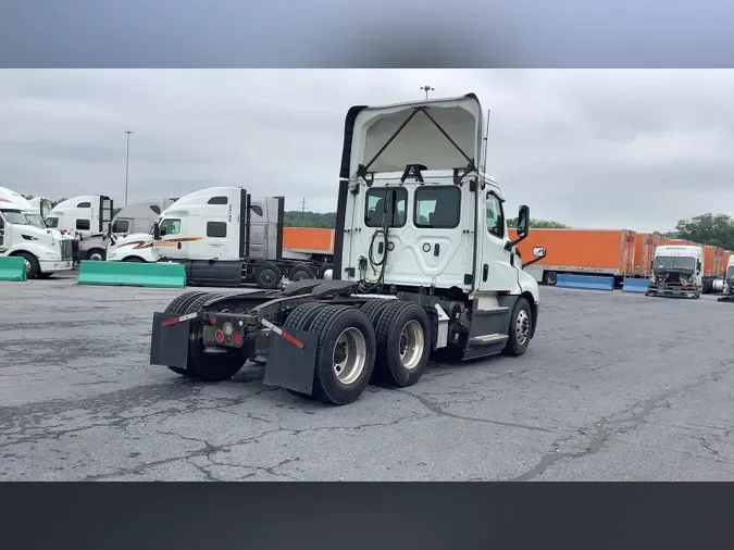 2020 Freightliner Cascadia 1263a718d78bd634899f1a2f4e323be2c5f
